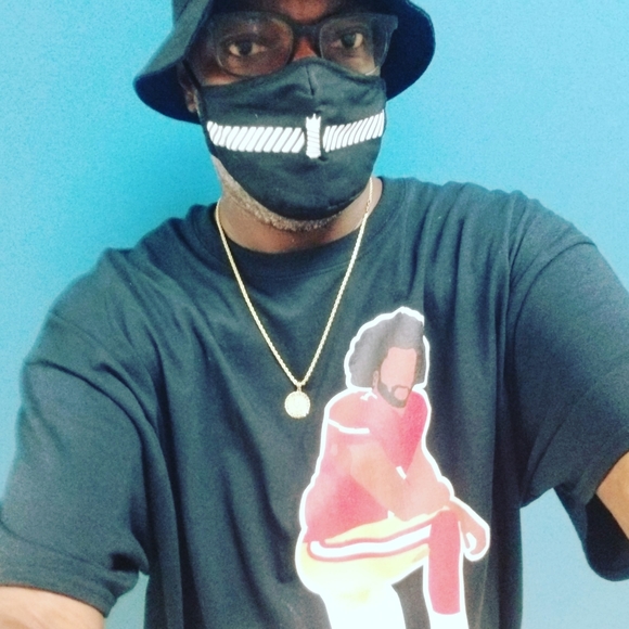 Meet your Posher, Howard - Picture 2 of 2